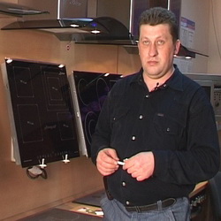 Михаил Таначев, менеджер салона встраиваемой техники «Kaiser»