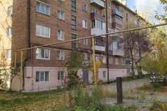 г. Среднеуральск, ул. Набережная, 2а (городской округ Среднеуральск) - фото квартиры