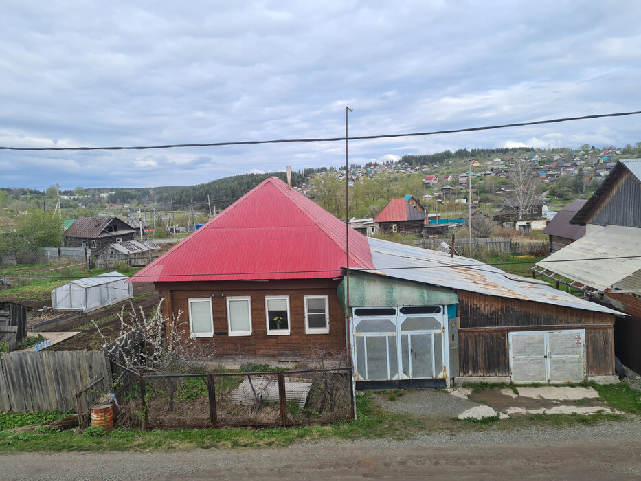 г. Краснотурьинск, ул. Комарова,   (городской округ Краснотурьинск) - фото дома (2)