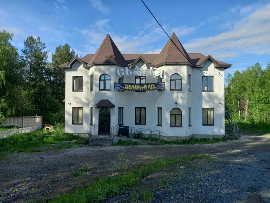 поселок городского типа Белоярский, ул. Школьная, 2а (городской округ Белоярский) - фото торговой площади (1)