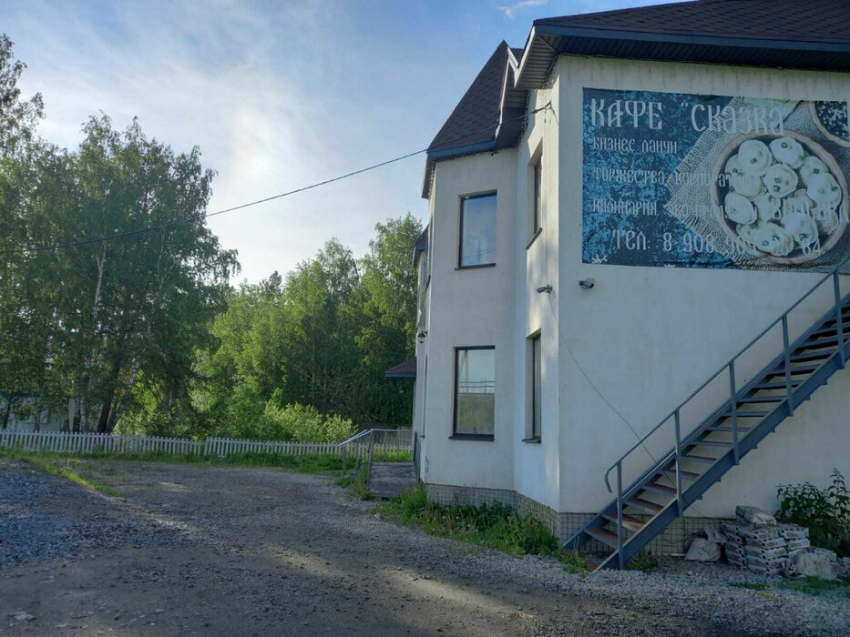 поселок городского типа Белоярский, ул. Школьная, 2а (городской округ Белоярский) - фото торговой площади (3)