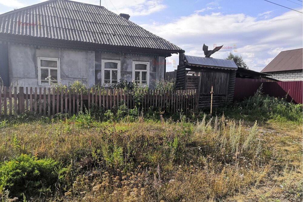 п. Сарапулка, ул. Коммунаров, 1 (городской округ Березовский) - фото дома (2)