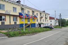 г. Карпинск, ул. Мира, 42 (городской округ Карпинск) - фото торговой площади