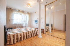 Екатеринбург, ул. Куйбышева, 80/1 (Шарташский рынок) - фото квартиры