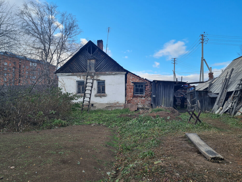 г. Краснотурьинск, ул. Комарова,   (городской округ Краснотурьинск) - фото дома (1)