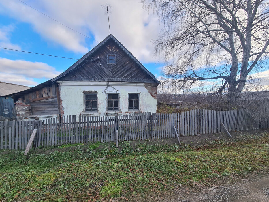 г. Краснотурьинск, ул. Комарова,   (городской округ Краснотурьинск) - фото дома (2)