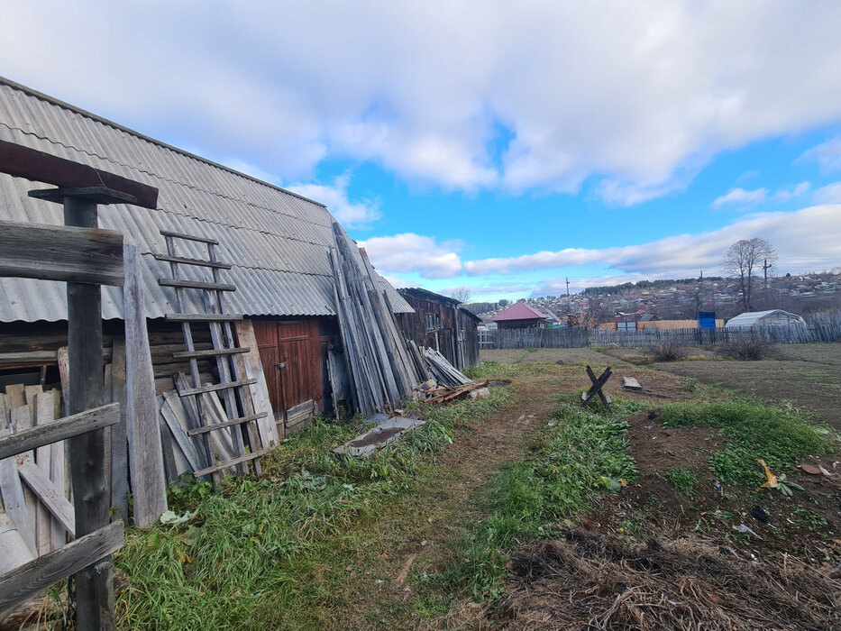 г. Краснотурьинск, ул. Комарова,   (городской округ Краснотурьинск) - фото дома (4)