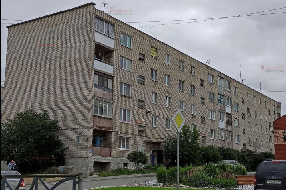 поселок городского типа Белоярский, ул. Юбилейная, 35 (городской округ Белоярский) - фото комнаты (2)