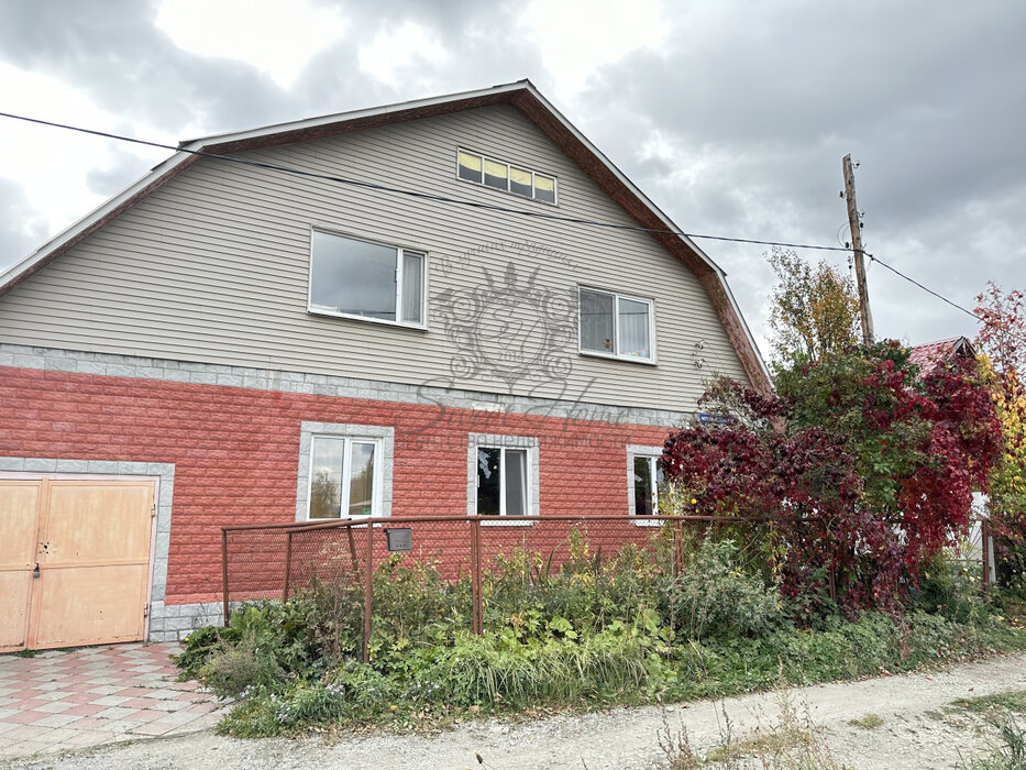 г. Среднеуральск, ул. Металлистов, 12а (городской округ Среднеуральск) - фото коттеджа (1)