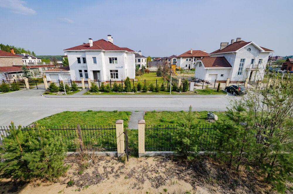 Екатеринбург, ул. Большие караси, 102 (Карасьеозерск) - фото дома (3)