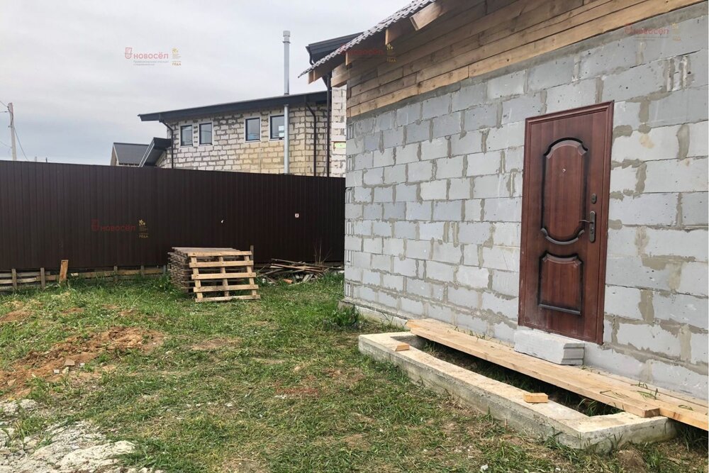 Екатеринбург, ул. Изыскателей, 18 (Кольцово) - фото дома (1)