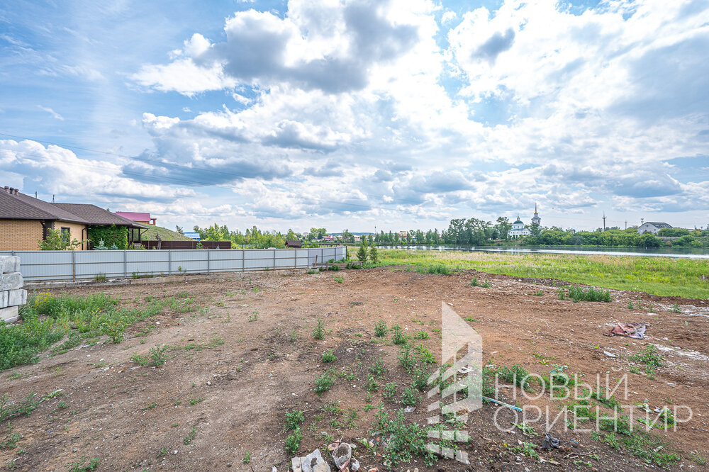 г. Арамиль, ул. 8 Марта, 27 (городской округ Арамильский) - фото земельного участка (2)