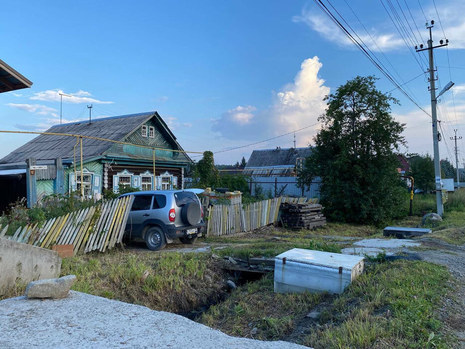 г. Среднеуральск, ул. Чкалова, 61 (городской округ Среднеуральск) - фото дома (2)