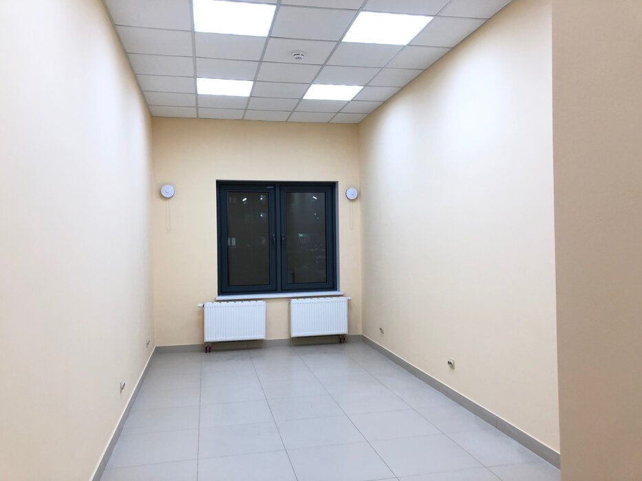 Екатеринбург, ул. Академика Ландау, 47 (Академический) - фото торговой площади (2)