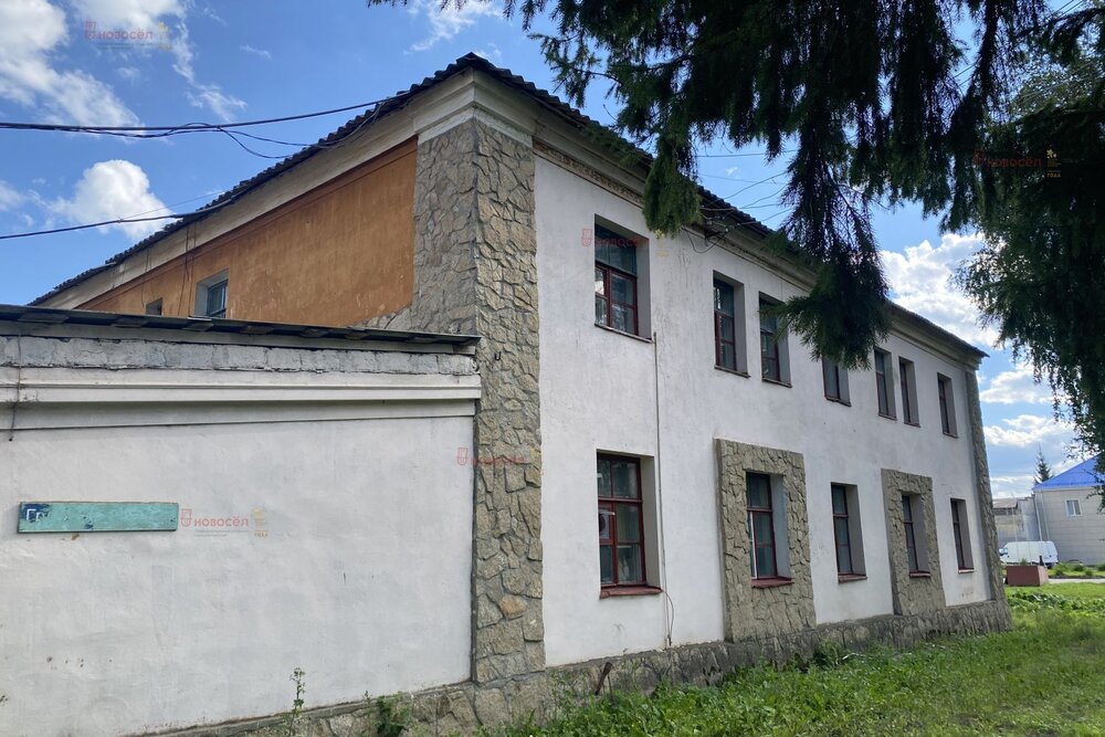 п. Буланаш, ул. Грибоедова, 8 (городской округ Артемовский) - фото здания (1)