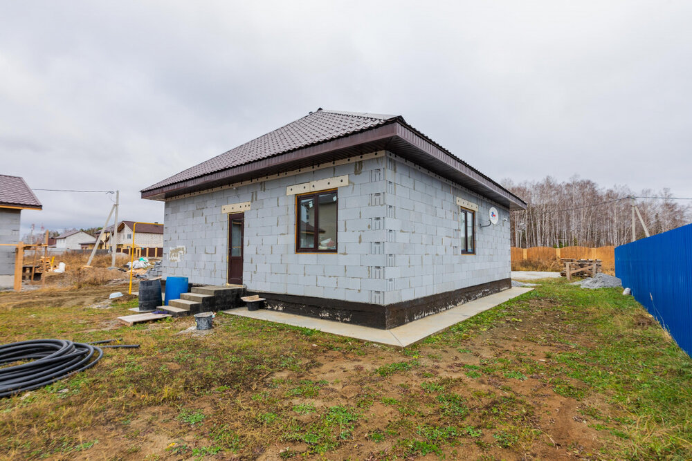 г. Среднеуральск, ул. Малахитовая, 16 (городской округ Среднеуральск) - фото коттеджа (2)