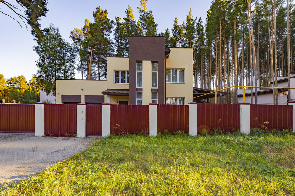 г. Сысерть, ул. Мадридская, 10 (городской округ Сысертский) - фото коттеджа (1)