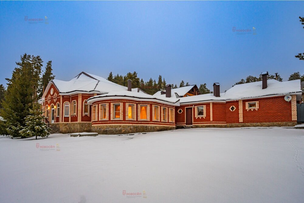 г. Сысерть, ул. Хвойная, 18 (городской округ Сысертский) - фото дома (2)