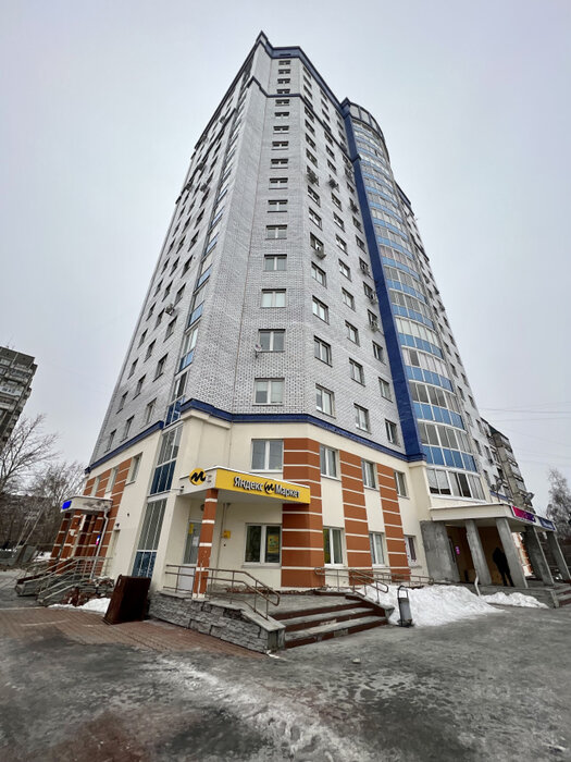 Екатеринбург, ул. Есенина, 10 (Синие Камни) - фото торговой площади (1)