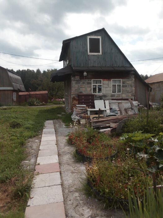 г. Среднеуральск, ул. Бахтеева, 75 (городской округ Среднеуральск) - фото дома (2)