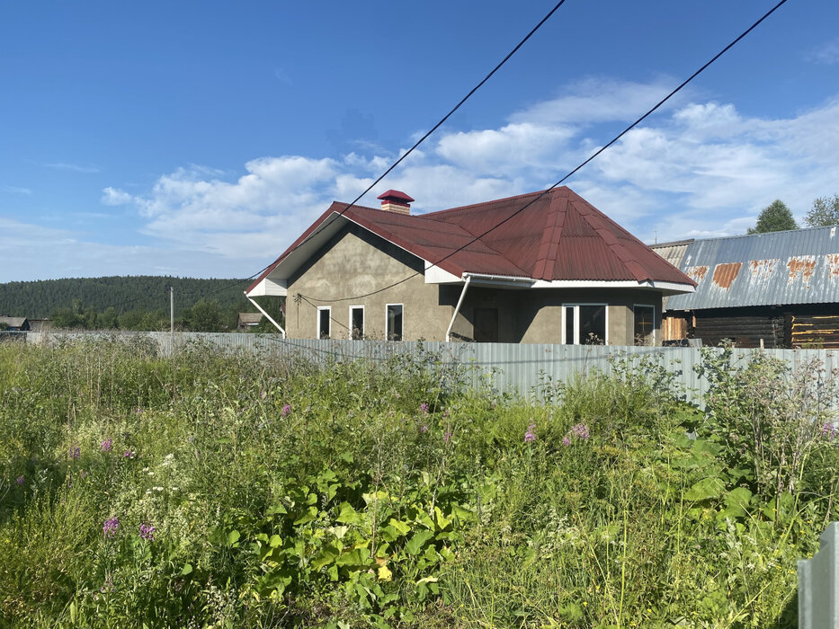 г. Красноуфимск, ул. Чкалова, 134 (городской округ Красноуфимск) - фото дома (1)