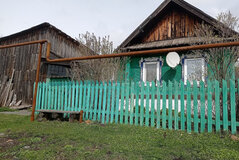 п. Карпушиха, ул. Челюскинцев, 10 (городской округ Кировградский) - фото дома