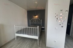 Екатеринбург, ул. Сибирский, 15/а (Шарташский рынок) - фото квартиры