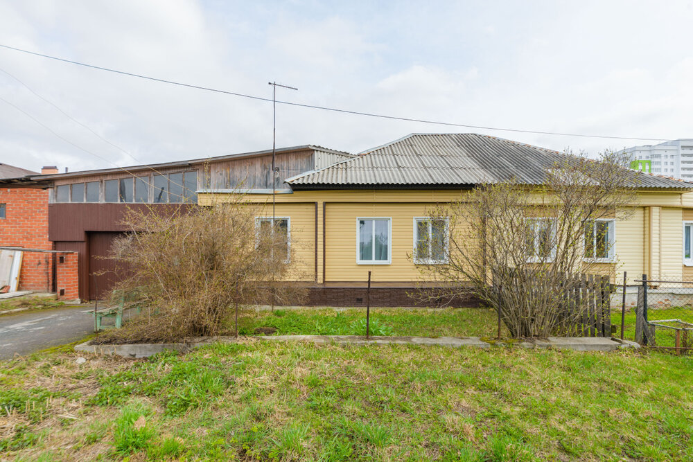 г. Верхняя Пышма, ул. Дзержинского, 2 (городской округ Верхняя Пышма) - фото дома (1)