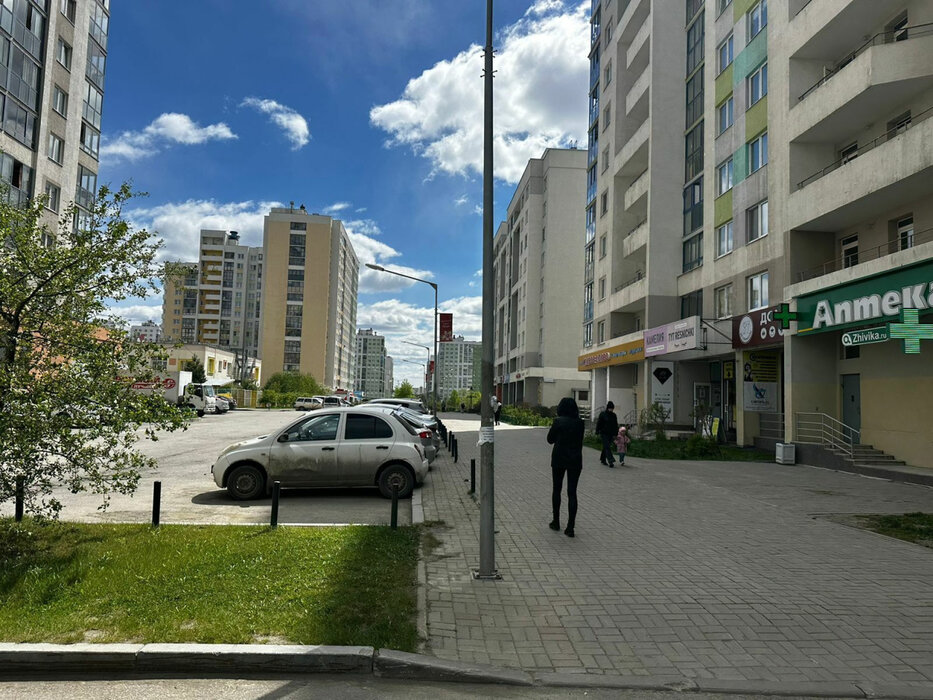 Екатеринбург, ул. Вильгельма де Геннина, 37 (Академический) - фото торговой площади (2)