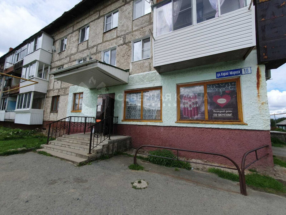 п. Левиха, ул. Карла Маркса, 10 (городской округ Кировградский) - фото торговой площади (1)