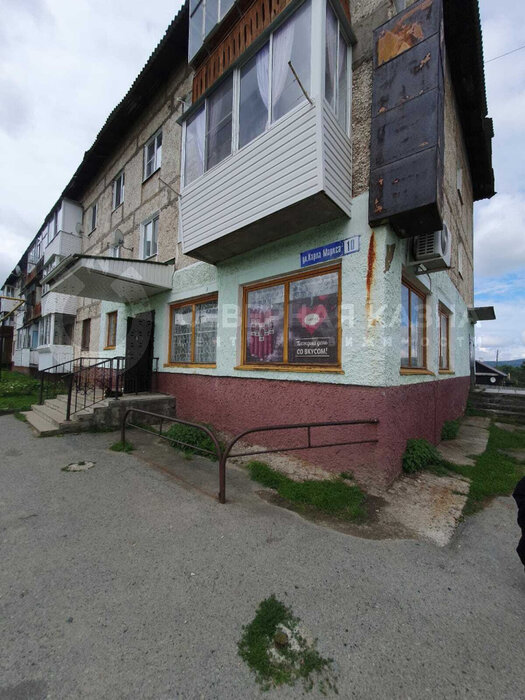 п. Левиха, ул. Карла Маркса, 10 (городской округ Кировградский) - фото торговой площади (2)