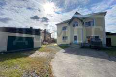 п. Белокаменный, ул. Молодёжная, 31Б (городской округ Асбестовский) - фото коттеджа