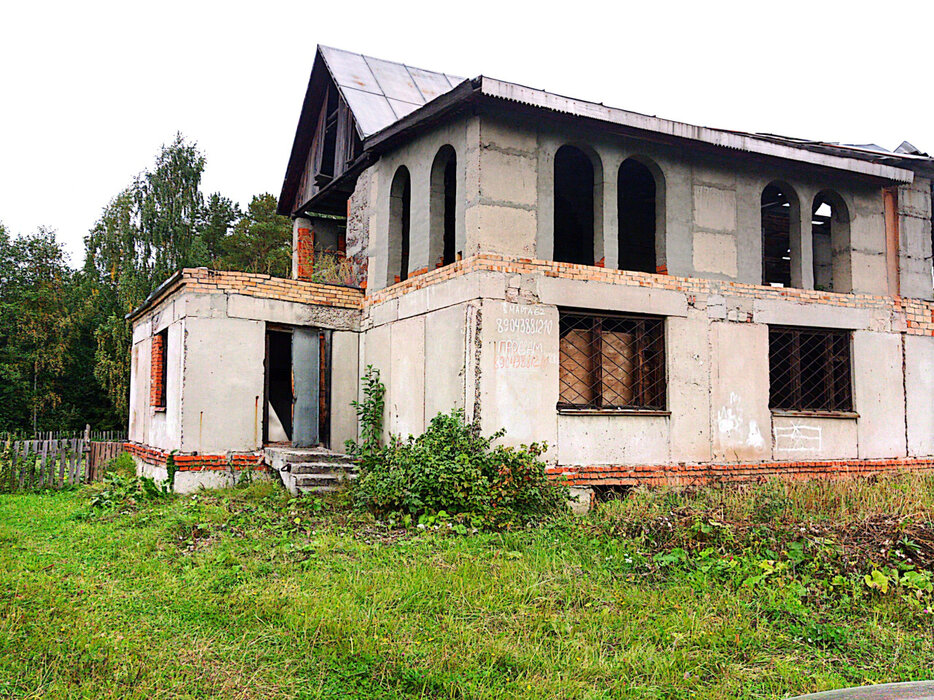 г. Кировград, ул. 8 Марта, 62 (городской округ Кировградский) - фото коттеджа (1)