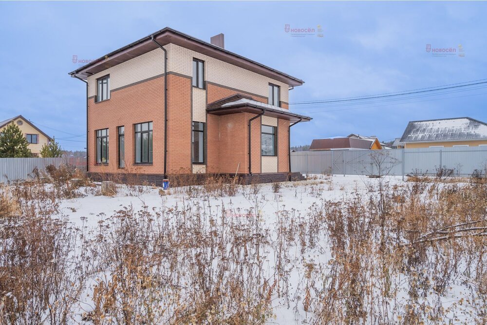 п. Становая, ул. Хрустальная, 7 (городской округ Березовский) - фото дома (2)