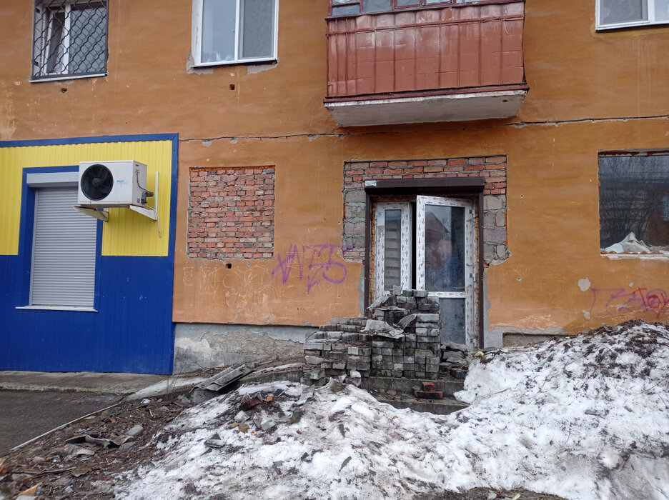 г. Кировград, ул. Чехова, 6 (городской округ Кировградский) - фото торговой площади (1)