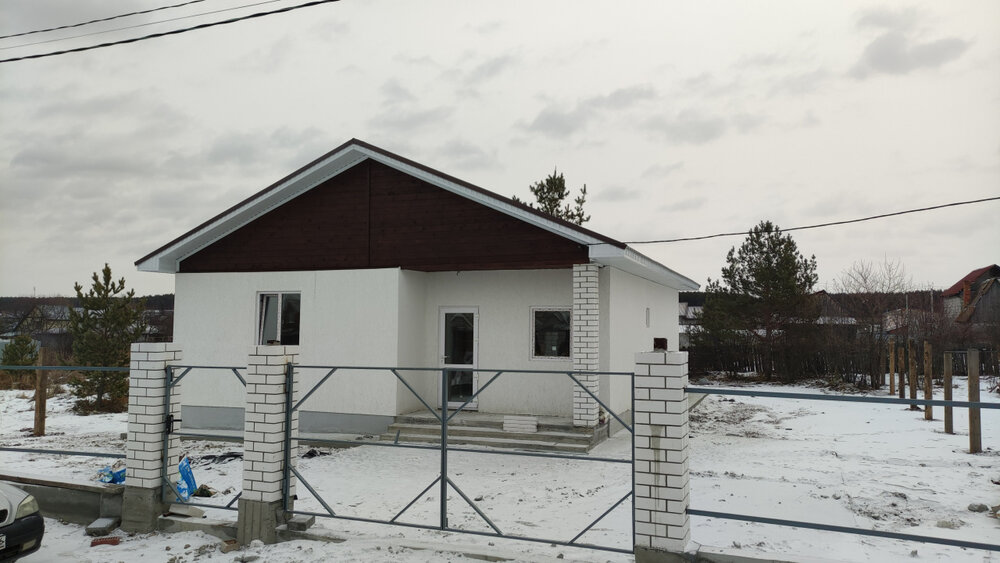 поселок городского типа Белоярский, ул. Лазурная, 30 (городской округ Белоярский) - фото дома (2)