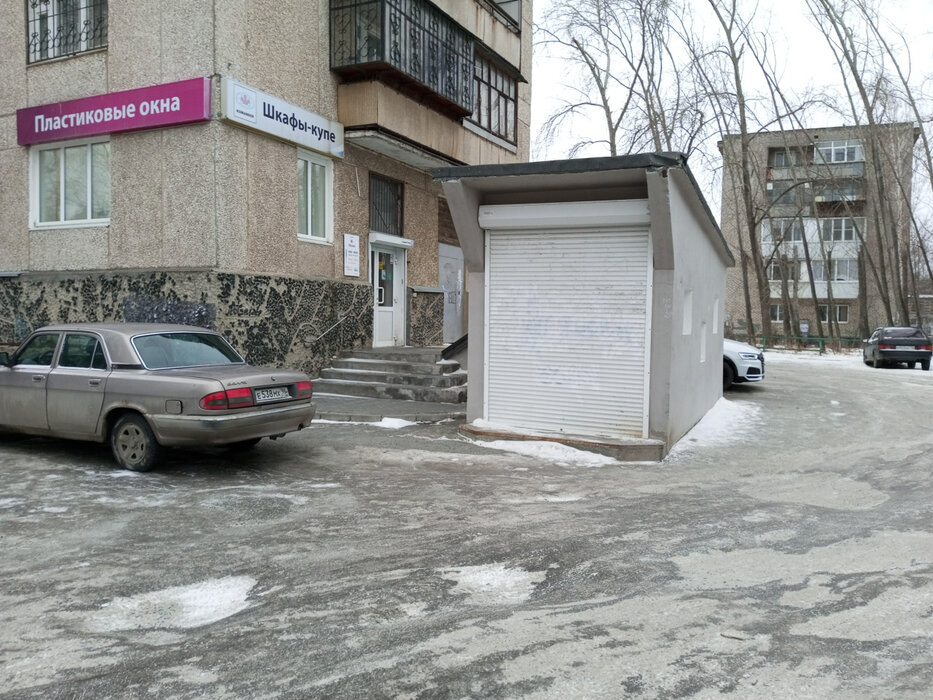 г. Полевской, ул. Коммунистическая, 34 (городской округ Полевской) - фото торговой площади (1)