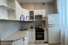 г. Каменск-Уральский, ул. Набережная, 15 (городской округ Каменский) - фото квартиры