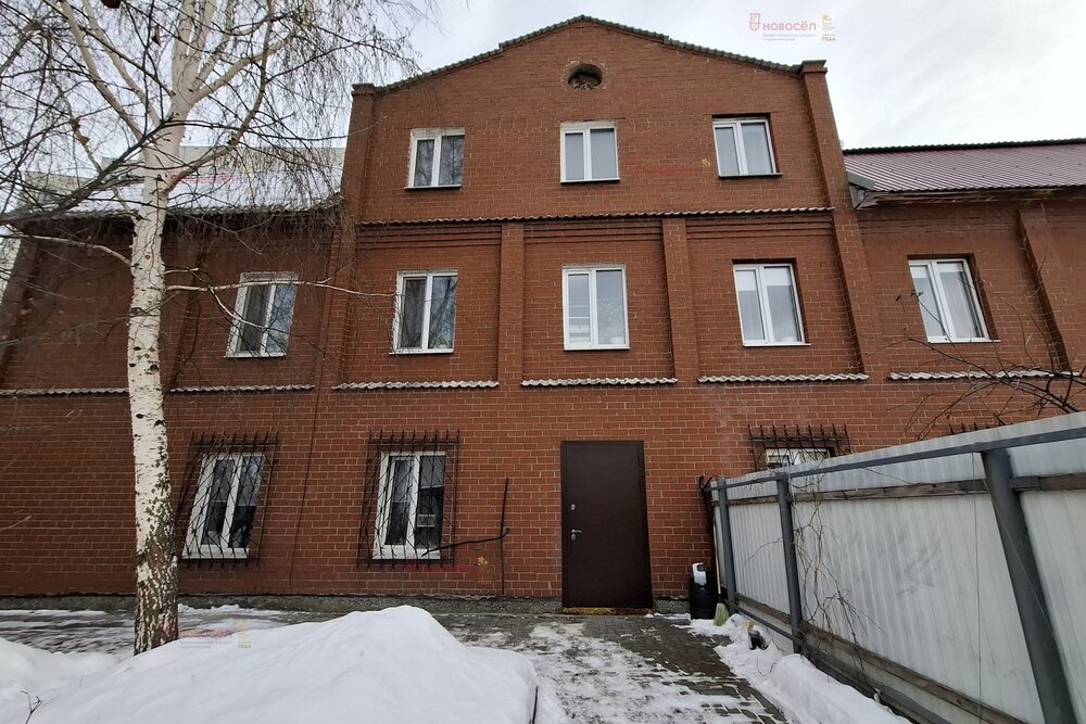 г. Среднеуральск, ул. Уральская, 3Г (городской округ Среднеуральск) - фото таунхауса (2)
