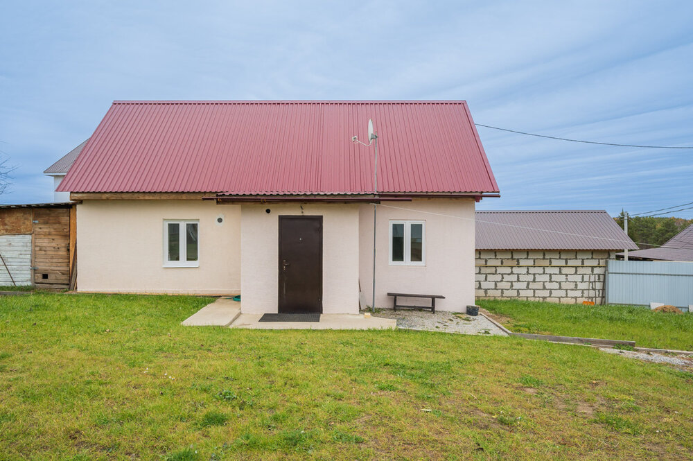 п. Красный, ул. Артиллеристов, 6 (городской округ Верхняя Пышма) - фото дома (2)