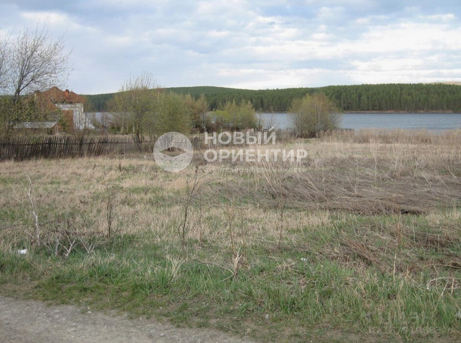 г. Ревда, ул. Апрельская (городской округ Ревда) - фото земельного участка (1)