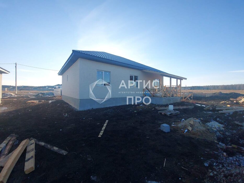 п. Прохладный, ул. Лиственная, 22 (городской округ Белоярский) - фото дома (2)