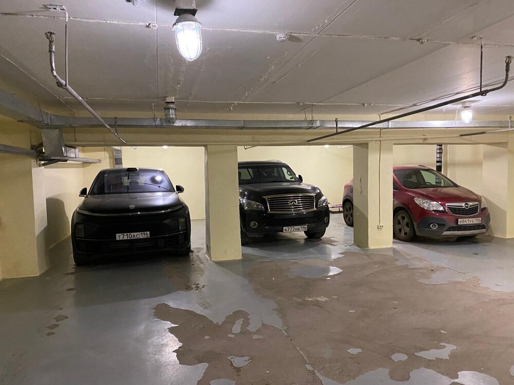 Екатеринбург, ул. Сакко и Ванцетти, 105/1 (Центр) - фото гаража (3)