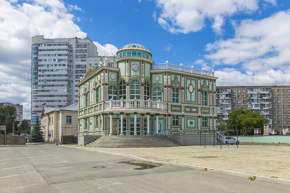 Екатеринбург, ул. Пехотинцев, 25 - фото здания (2)
