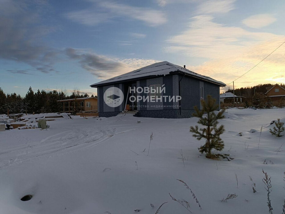к.п. Шато-2, ул. Сиреневая, 32 (городской округ Сысертский, д. Шайдурово) - фото коттеджа (1)