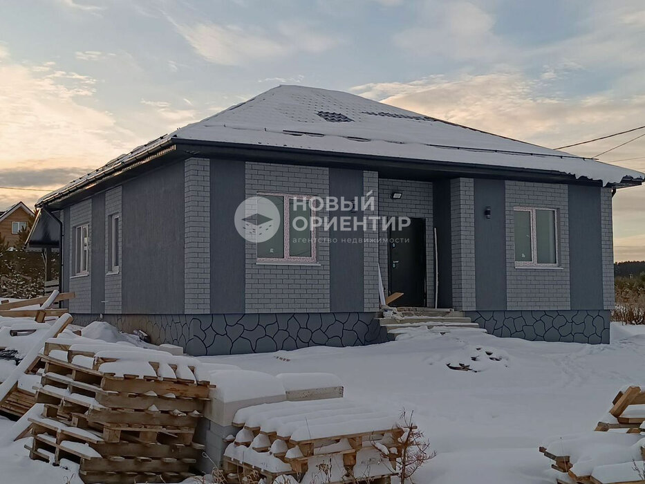 к.п. Шато-2, ул. Сиреневая, 32 (городской округ Сысертский, д. Шайдурово) - фото коттеджа (2)