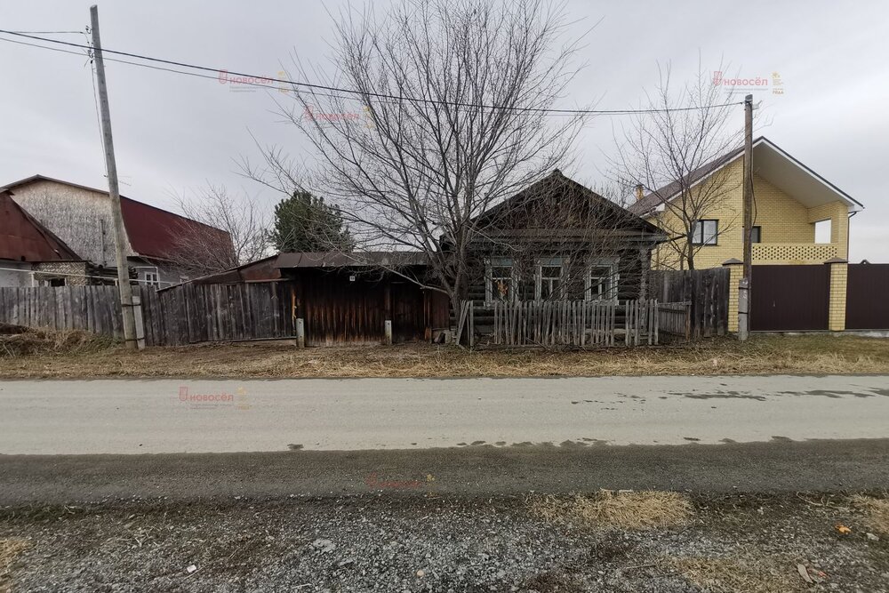 г. Арамиль, ул. Комсомольская, 10 (городской округ Арамильский) - фото земельного участка (3)