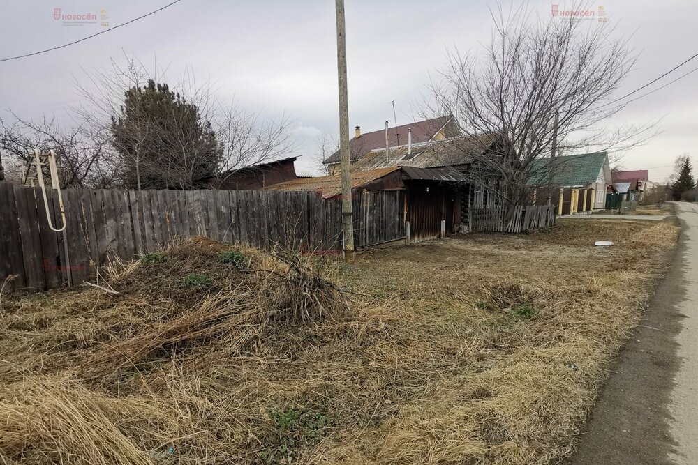 г. Арамиль, ул. Комсомольская, 10 (городской округ Арамильский) - фото земельного участка (5)