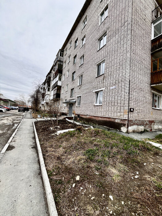 г. Асбест, ул. Физкультурников, 40 (городской округ Асбестовский) - фото квартиры (1)