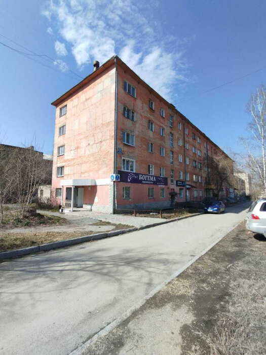 г. Асбест, ул. Челюскинцев, 13 (городской округ Асбестовский) - фото квартиры (1)